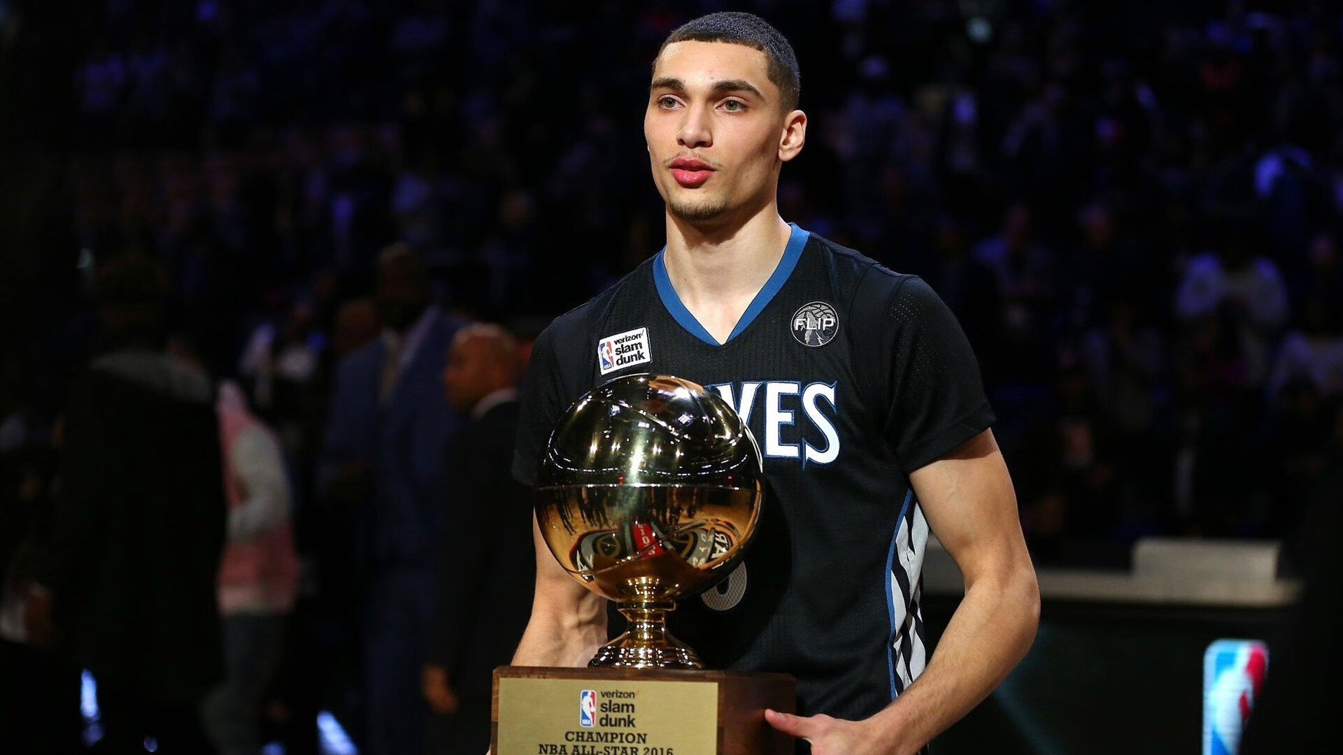 场上花絮:比赛中那些搞笑与感动的瞬间,比赛花絮什么意思